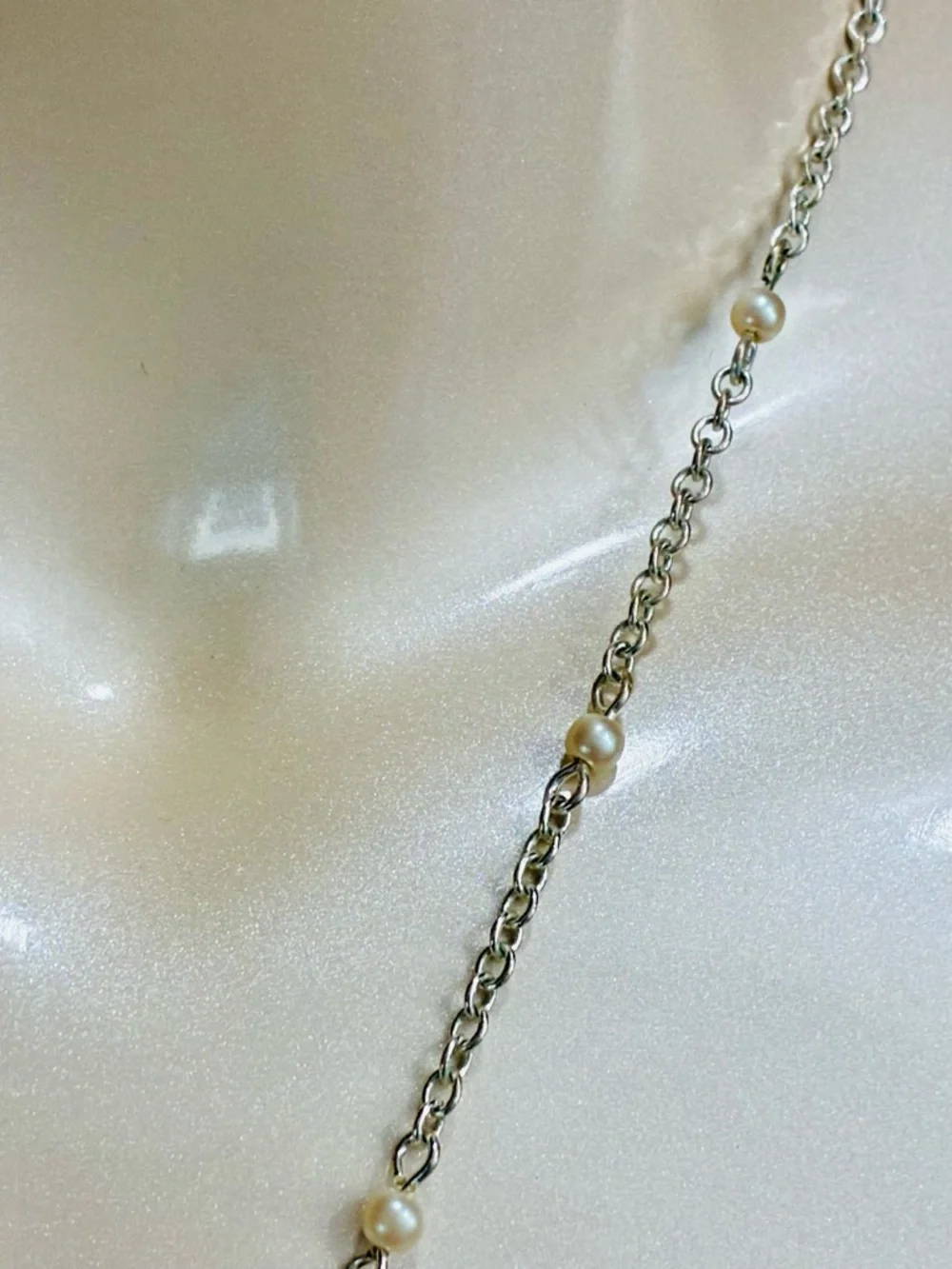 White Floral Hibiscus Carved Mother of Pearl Pendant Necklace with Pearl Tassel